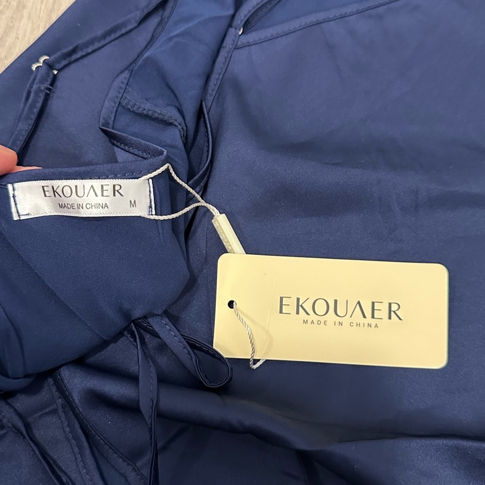 Ekouaer Navy Satin Cami Tank Top M Tie-Back, Open Back, Adjustable Straps
A199 - Picture 4 of 4